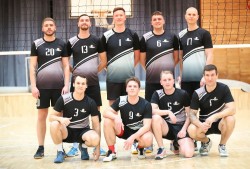 KTML vyrų tinklinio lygoje MG Volley komanda švenčia pergalę prieš KSM ,,Startas-2“
