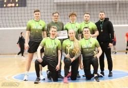 KTML MIX lygoje mažajame finale pergalę švenčia LSMU komanda.