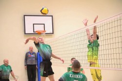 „Senjorai“ iškovojo pergalę prieš „Smūgių departamentą“ rezultatu 3:0