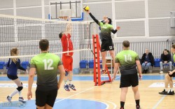 KTML MIX tinklinio lygoje Sporto Fėja ir Korys švenčia pergalę.